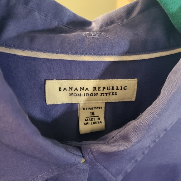 Blue no iron Banana Republic button up shirt blouse - Picture 2 of 4